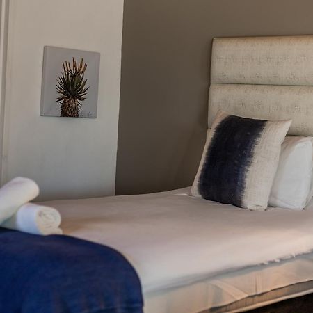 Out Of Africa Guesthouse Otjiwarongo Extérieur photo