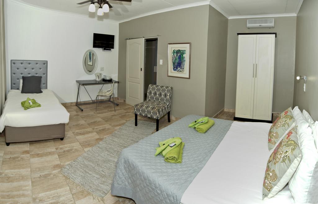 Out Of Africa Guesthouse Otjiwarongo Extérieur photo