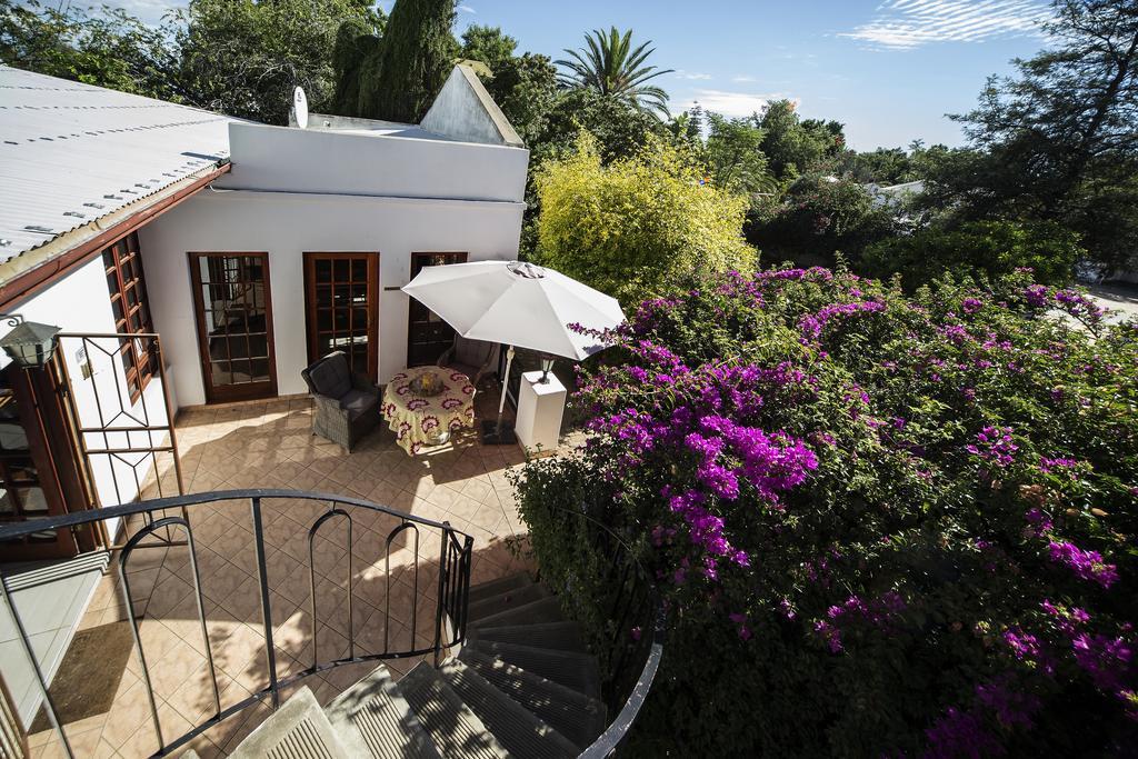 Out Of Africa Guesthouse Otjiwarongo Extérieur photo